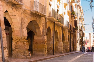 Tarragona, İspanya - 1 Mayıs 2017: Avrupa sokak. Metin için yer kopyalayın.