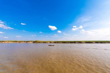 Irravarddy Nehri, Mandalay, Myanmar, Burma üzerinde manzara. Metin için yer kopyalayın.