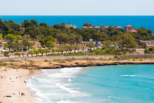 Marinmålning. Kusten av Costa Dorada, Tarragona, Catalunya, Spanien. Kopiera utrymme för text. — Stockfoto