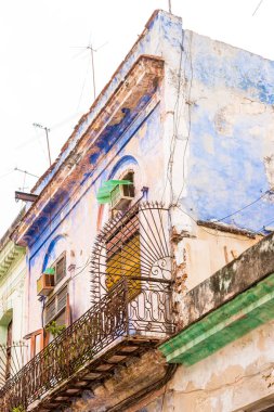 Eski Havana, Küba'da binaların görünümünü. Yakın çekim. Dikey.