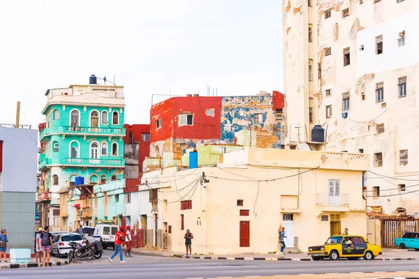 CUBA, LA HABANA - 5 de mayo de 2017: Vista de la calle de La Habana Vieja. Copiar espacio para texto . — Foto de Stock