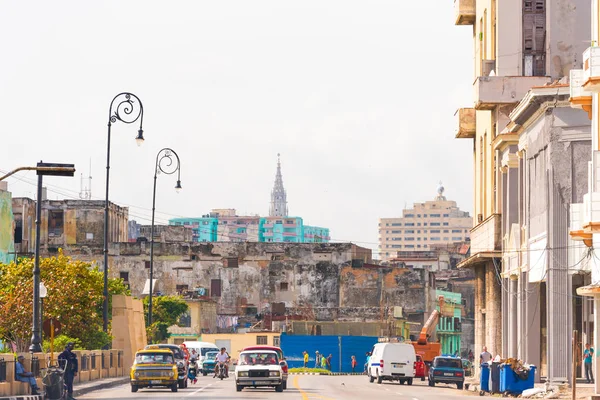 Куба, Гавани - 5 травня 2017: Перегляд вулиці стара Гавана. Копія простір для тексту. — стокове фото