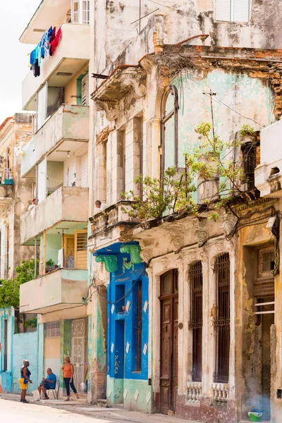 Куба, Гавани - 5 травня 2017: Зображення будинків старої гавані, куба. Вертикаль. — стокове фото