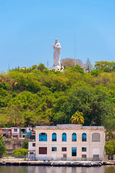 A Estátua de Jesus Cristo em Havana, Cuba. Copiar espaço para texto. Vertical . — Fotografia de Stock