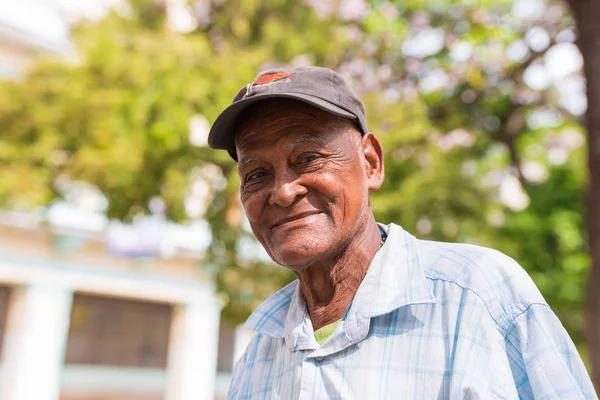 Küba, Havana - 5 Mayıs 2017: Yaşlı bir adam portresi.