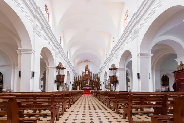 Trinidad, Kuba - 16 maja 2017: Wnętrze kościoła Świętej Trójcy. Kopiować miejsca na tekst. — Zdjęcie stockowe