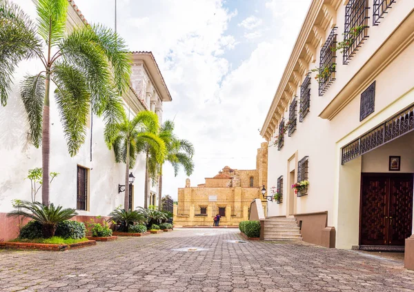 Blick auf die historische Straße der Stadt, Santo Domingo, Dominikanische Republik. Kopierraum für Text. — Stockfoto