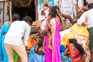 Puttaparthi, Andhra Pradesh, Hindistan - 9 Temmuz 2017: Hint pazarında. Metin için yer kopyalayın.