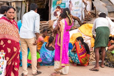 Puttaparthi, Andhra Pradesh, Hindistan - 9 Temmuz 2017: Hint pazarında. Metin için yer kopyalayın.