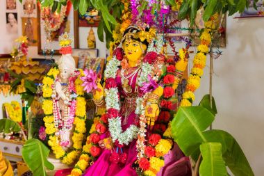 Puttaparthi, Andhra Pradesh, Hindistan - 9 Temmuz 2017: Hindu heykeli. Yakın çekim.                         