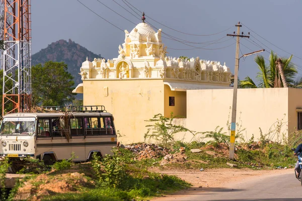 Vista do edifício, Puttaparthi, Andhra Pradesh, Índia. Espaço de cópia para texto . — Fotografia de Stock
