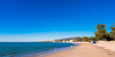 Kum plaj Miami Platja, Tarragona, Catalunya, İspanya. Metin için yer kopyalayın.