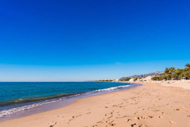 Kum plaj Miami Platja, Tarragona, Catalunya, İspanya. Metin için yer kopyalayın.
