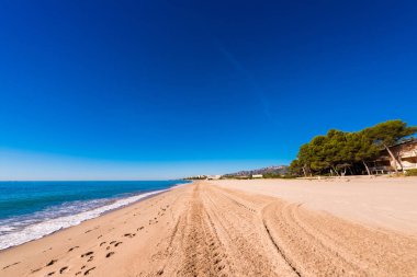 Kum plaj Miami Platja, Tarragona, Catalunya, İspanya. Metin için yer kopyalayın.