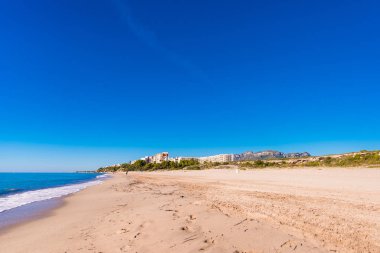 Kum plaj Miami Platja, Tarragona, Catalunya, İspanya. Metin için yer kopyalayın.