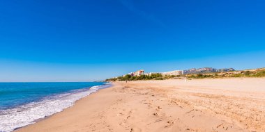 Kum plaj Miami Platja, Tarragona, Catalunya, İspanya. Metin için yer kopyalayın.