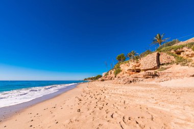 Kum plaj Miami Platja, Tarragona, Catalunya, İspanya. Metin için yer kopyalayın.