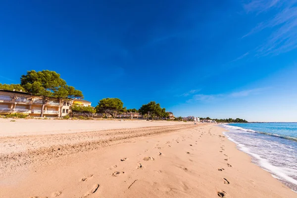 Kum plaj Miami Platja, Tarragona, Catalunya, İspanya. Metin için yer kopyalayın.