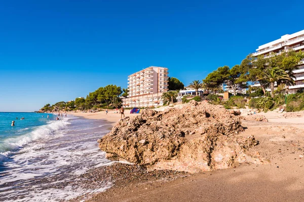 MIAMI PLATJA, ESPAÑA - 13 DE SEPTIEMBRE DE 2017: Vista de la playa de arena. Copiar espacio para texto . —  Fotos de Stock