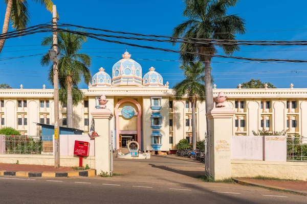 Bina, Puttaparthi, Andhra Pradesh, Hindistan Hint görünümünü. Metin için yer kopyalayın.                    