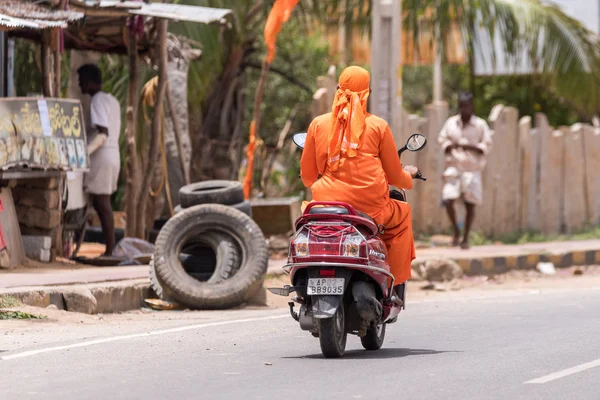 Hint motosikletçi, Puttaparthi, Andhra Pradesh, Hindistan. Metin için yer kopyalayın.                    