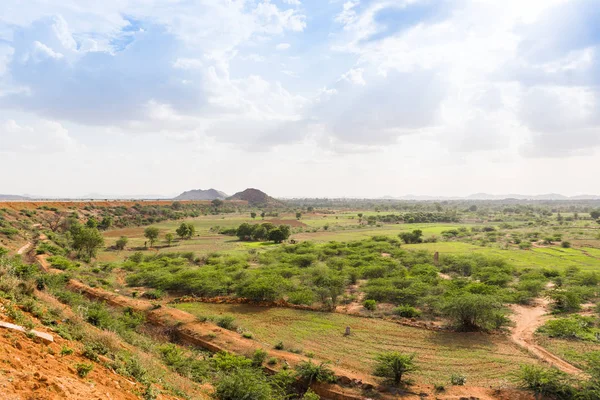 Hint kırsal manzara, Puttaparthi, Andhra Pradesh, Hindistan görünümünü. Metin için yer kopyalayın.