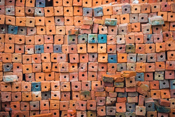 Veelkleurige bakstenen in Louangphabang, Laos. Close-up. — Stockfoto