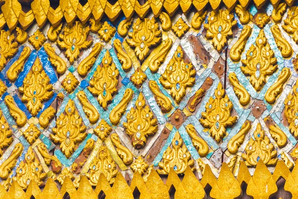 Basreliéf na zdi chrámu Wat Sensoukaram v Louangphabang, Laos. Detail. — Stock fotografie