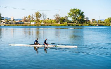 Tarragona, Katalonya, İspanya - 19 Eylül 2017: Kayaks Ebro Delta nehrinde. Metin için yer kopyalayın.