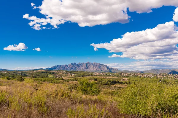 Vista de la montaña de Montserrat, Catalunya. Copiar espacio para texto . — Foto de Stock