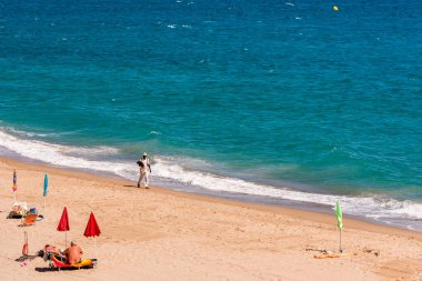 Miami Platja, İspanya - 13 Eylül 2017: Mont-roig del Camp plaj kumlu görünümünü. Metin için yer kopyalayın.