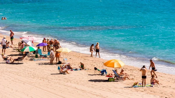 Miami Platja, Spanje - 13 September 2017: Weergave van het sandy beach Mont-roig del Camp. Ruimte voor tekst kopiëren. — Stockfoto