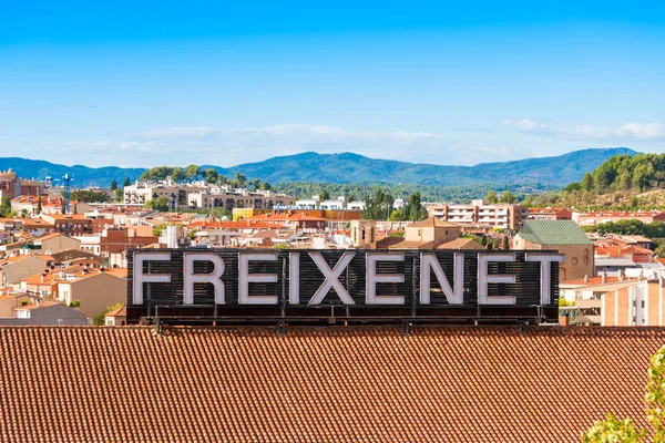 Barcelona, Katalonien, Spanien - 11. September 2017: Blick auf das Gebäude im Tal der Berge von Montserrat. Kopierraum für Text. — Stockfoto