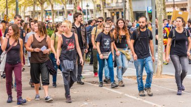 Barcelona, İspanya - 3 Ekim 2017: Göstericiler Barcelona'da sokakta protestolar sırasında. Metin için yer kopyalayın.