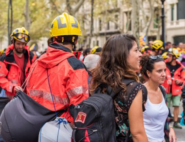 Barselona, İspanya, 3 Ekim 2017: Kask bir gösteri Barcelona, işçi. Yakın çekim.
