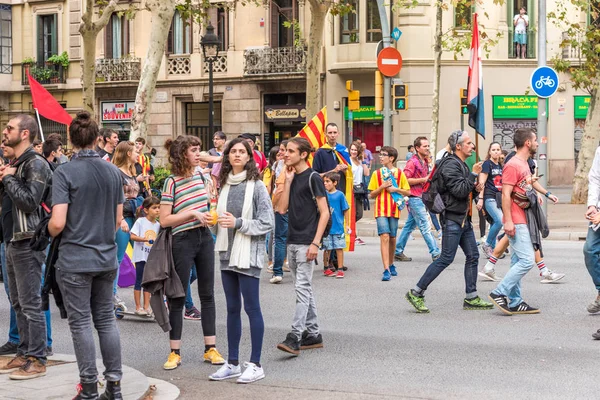 Barcelona, İspanya - 3 Ekim 2017: Göstericiler Barcelona'da sokakta protestolar sırasında. Metin için yer kopyalayın. — Stok fotoğraf