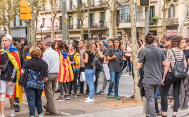 Barcelona, İspanya - 3 Ekim 2017: Göstericiler Barcelona'da sokakta protestolar sırasında. Metin için yer kopyalayın.