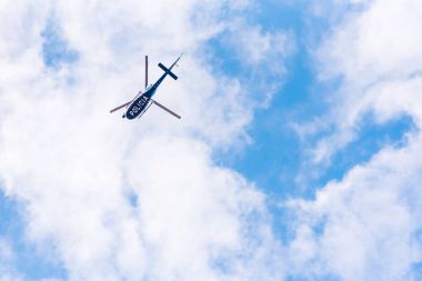 Barcelona, İspanya - 3 Ekim 2017: Barcelona gösteride polis helikopter. Metin için yer kopyalayın.