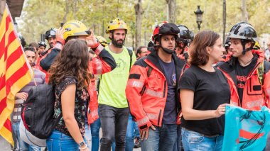 Barselona, İspanya, 3 Ekim 2017: Kask bir gösteri Barcelona, işçi. 