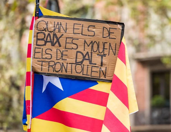 Poster Katalanca çerçevede bayrak gösteride Barcelona, Catalunya, İspanya. Yani üzerinde afiş olduğunu söyledi: 