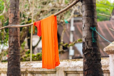 Giysi keşiş sokak, Louangphabang, Laos kurur. Metin için yer kopyalayın.