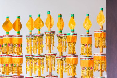 Louangphabang, Laos Wat Sensoukaram tapınağında Budist ritüel nesneler. Yakın çekim.