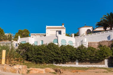 Miami Platja, Tarragona, Catalunya, İspanya Costa Dorada sahil üzerinde binanın görünümü. Metin için yer kopyalayın.