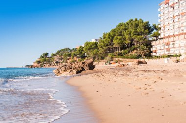 Kum plaj Miami Platja, Tarragona, Catalunya, İspanya. Metin için yer kopyalayın.