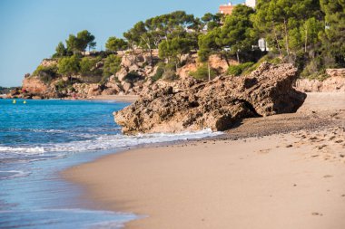 Kum plaj Miami Platja, Tarragona, Catalunya, İspanya. Metin için yer kopyalayın.