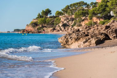 Kum plaj Miami Platja, Tarragona, Catalunya, İspanya. Metin için yer kopyalayın.