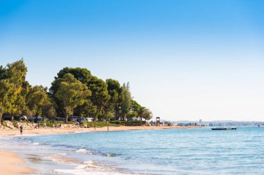 Kum plaj Miami Platja, Tarragona, Catalunya, İspanya. Metin için yer kopyalayın.