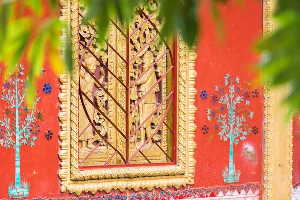Vista del patio del templo Wat Sensoukaram en Louangphabang, Laos. Primer plano . —  Fotos de Stock