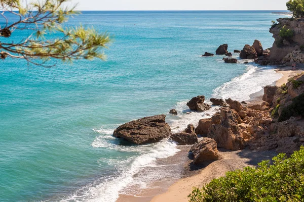 Vue sur le littoral de la Costa Dorada à Miami Platja, Tarragone, Catalogne, Espagne. Espace de copie pour le texte . — Photo