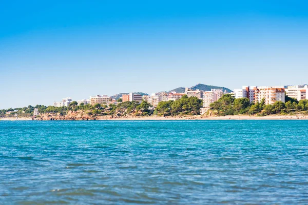 Вид на узбережжя Коста-Дорада в Майамі Platja, Таррагона, Каталонія, Іспанія. Копія простір для тексту. — стокове фото